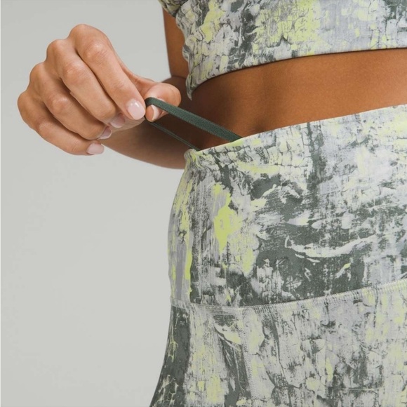 Lululemon wundertrain leggings size 6 - Picture 3 of 4